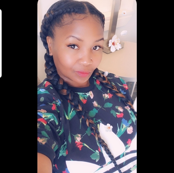 Meet your Posher, Angie - Picture 6 of 7